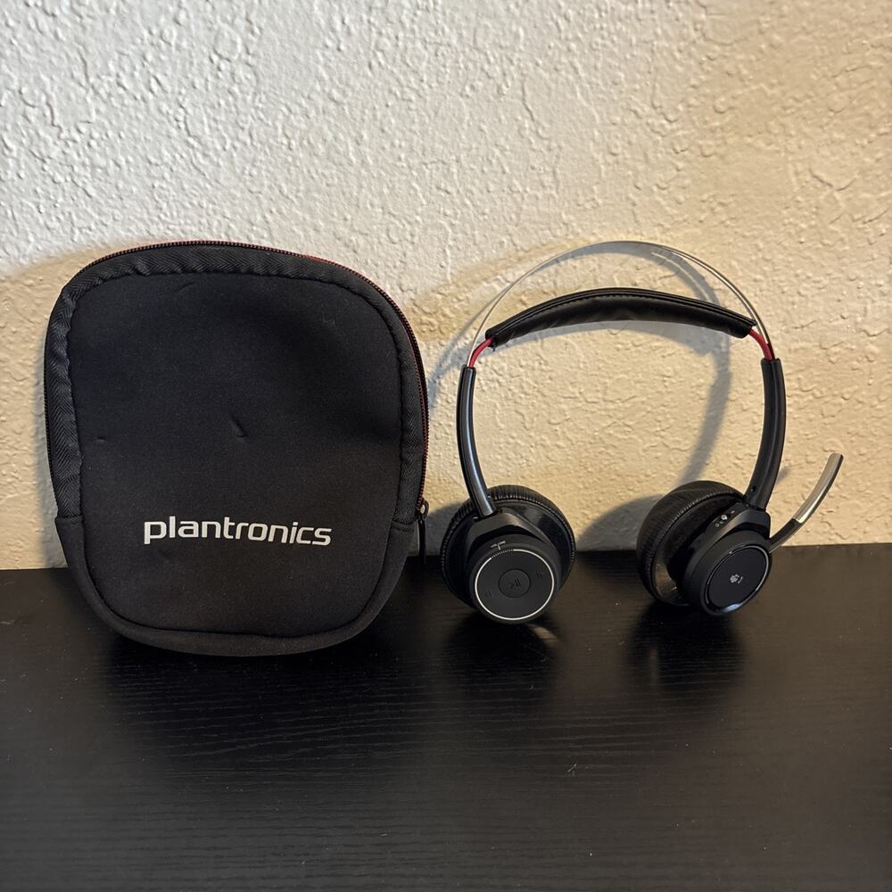 Plantronics Voyager Focus UC B825 wireless Bluetooth headset With Carry Case